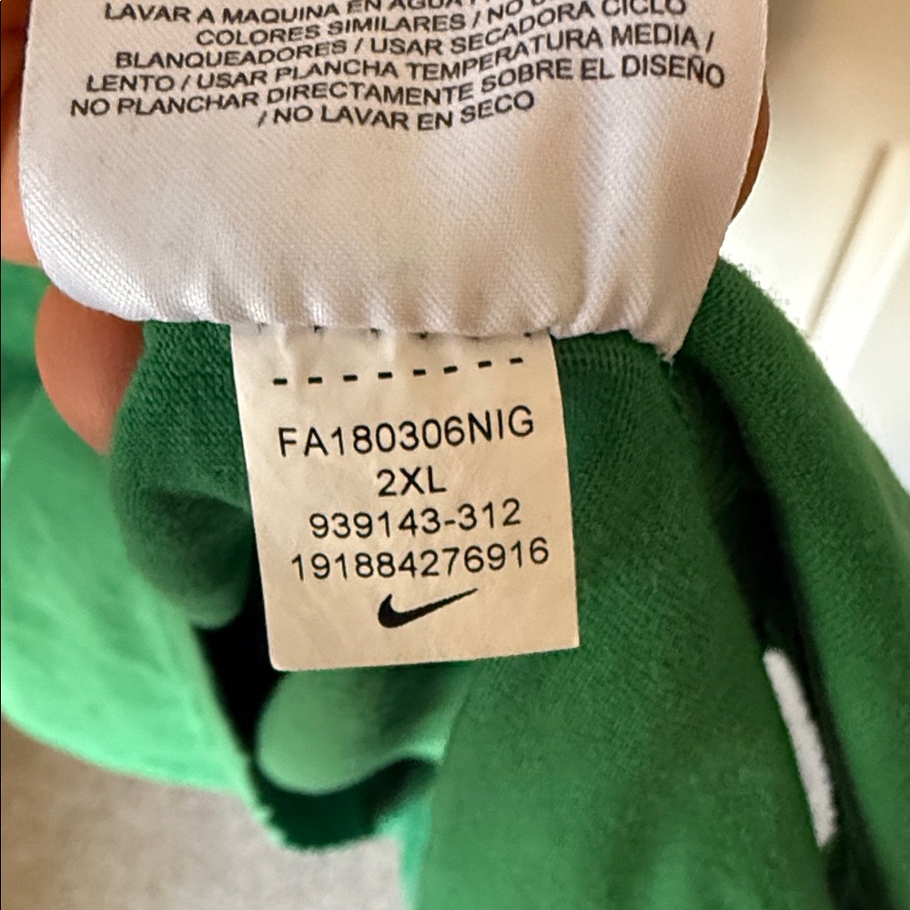 Nike Men's Celtics Green Hoodie - Picture 6 of 7